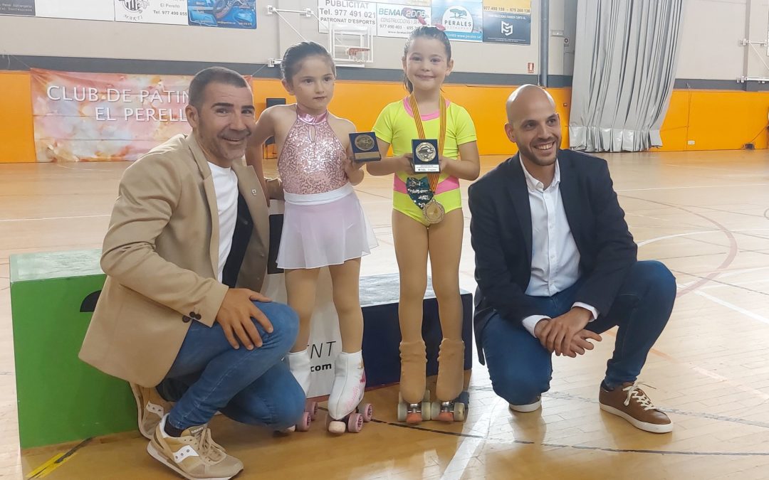 Dos patinadores de cinc i sis anys protagonistes del campionat de patinatge escolar del Baix Ebre al Perelló